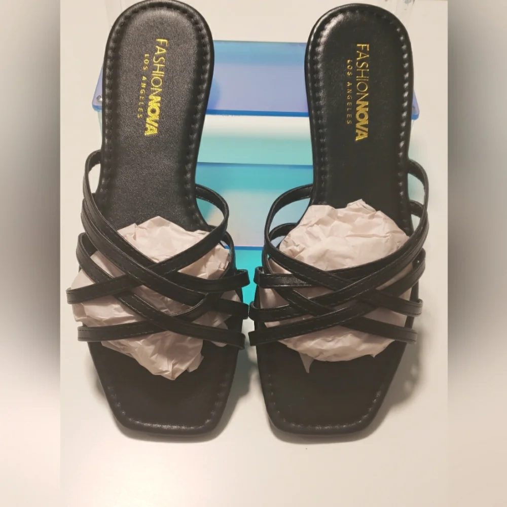 Square Toe Slides - Picture 6 of 9